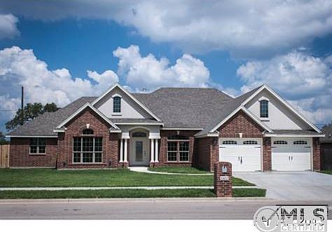 1st image of 1102 Nathan Ln