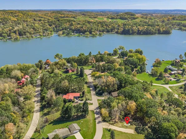 S805 Goldfinch Ct, La Valle, WI 53941