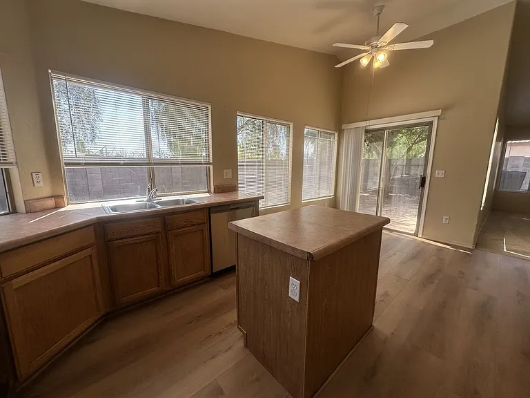 339 N Ocean Dr — Photo 13