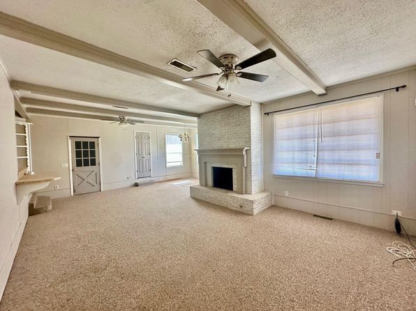 220 SW 9th St, Lockney, TX 79241