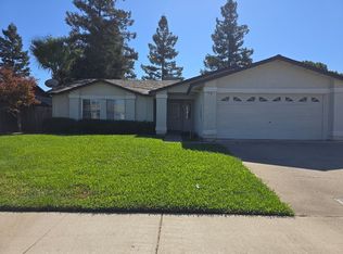 2136 Laredo Ln, Riverbank, CA 95367