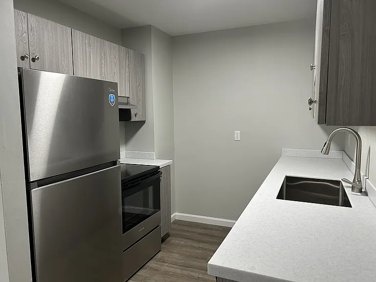 427 N Lake St #6 — Photo 1
