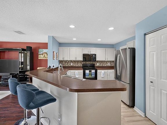 3rd image of 4582 LIMERICK DRIVE