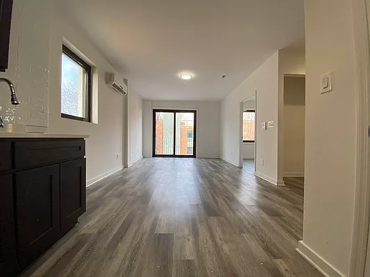 Rented by The InHouse Group | media 7