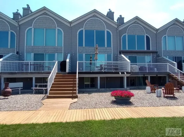 1682 Castleview Ct #4, Gladwin, MI 48624