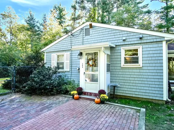 306 Holmes St, Halifax, MA 02338