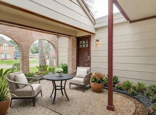 8203 Fernbrook Ln, Houston, TX 77070