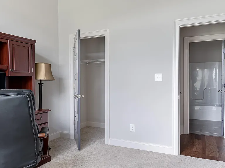 902 Abingdon Cv — Photo 54