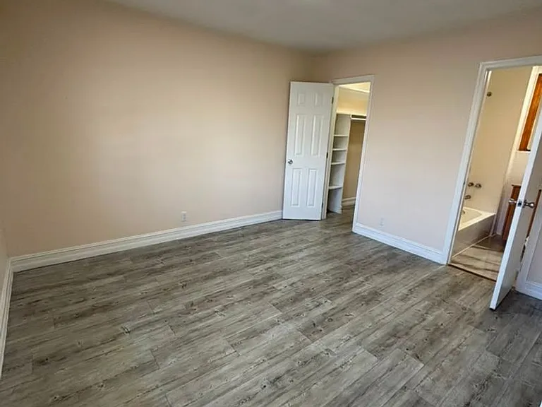 Bellagio Apartments — Photo 62