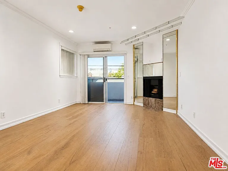 342 N Palm Dr #201 — Photo 24