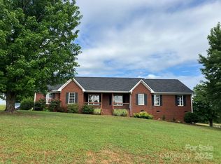 209 N Cassidy Way, Campobello, SC 29322