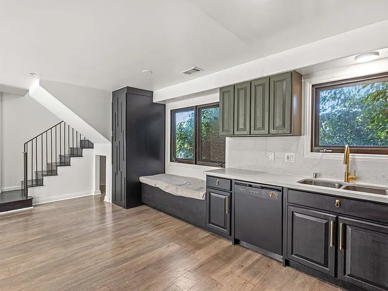 1342 N Highland Ave — Photo 12