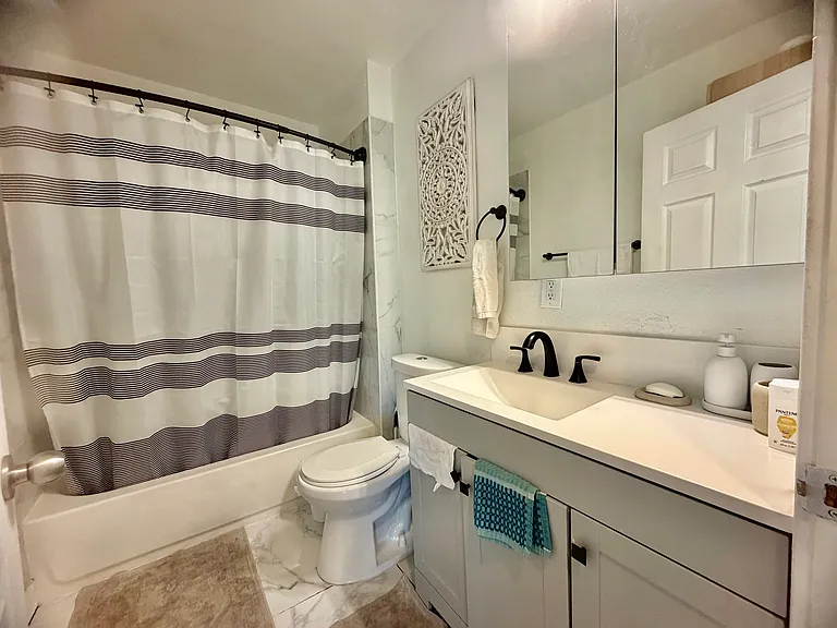 736 E East St — Photo 19