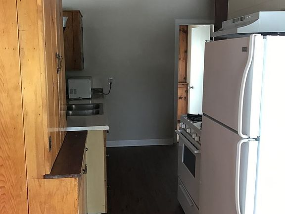 3rd image of 1049 Grand Ave