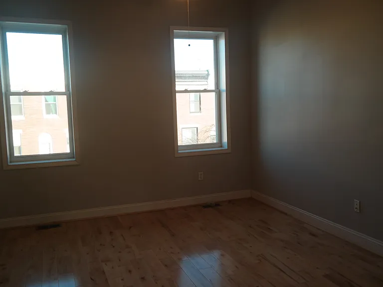 132 N Linwood Ave — Photo 8