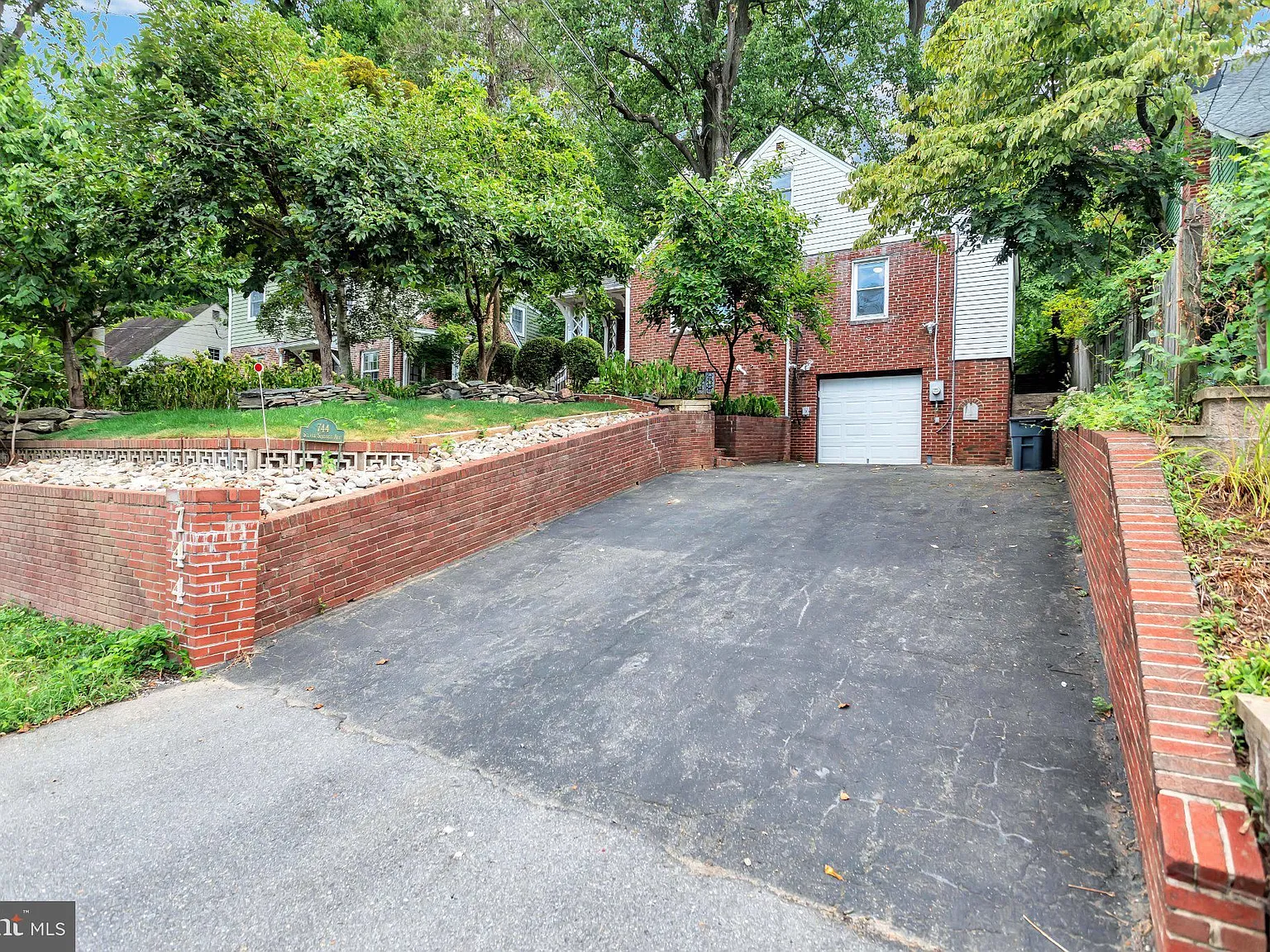6 bed, 4.0 bath, 2714 sqft, $5,500 — Photo 2