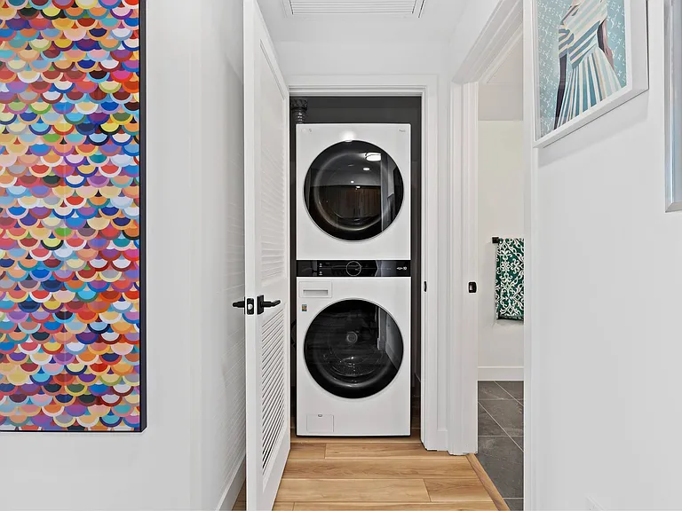 MODERNO Axis Luxury Living — Photo 21