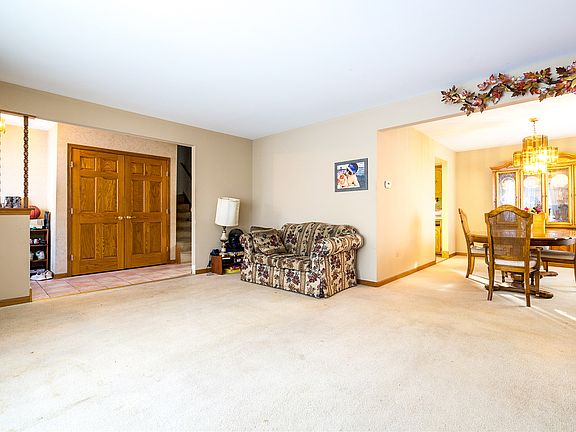 2nd image of 15714 Parkside Dr