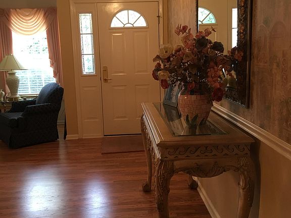 5th image of 17 Morning Glory Ln
