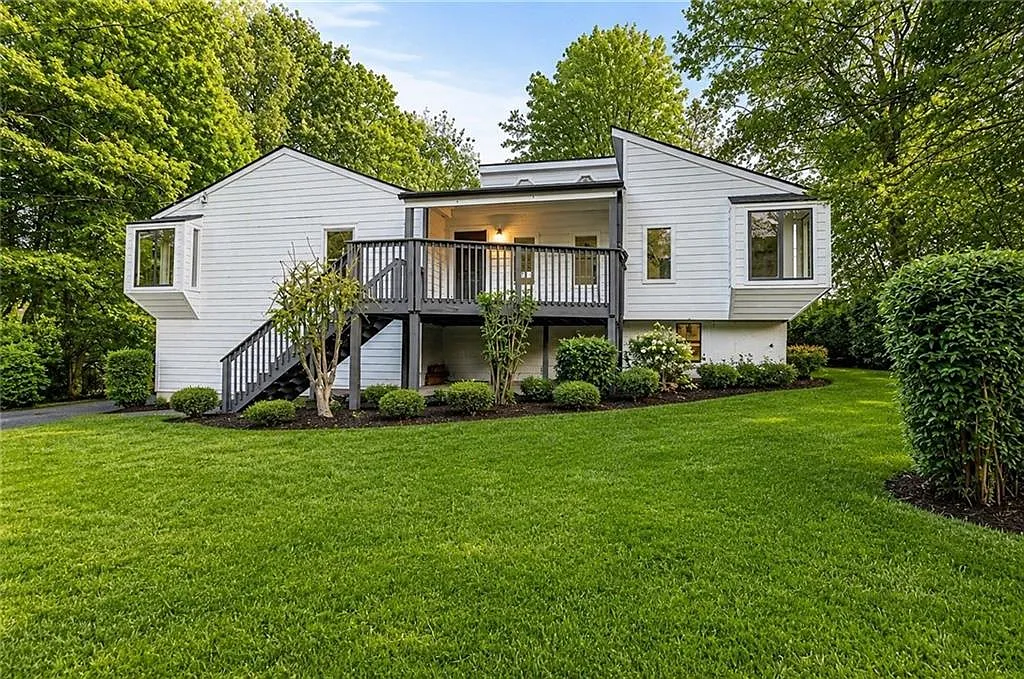4 bed, 2.0 bath, 2784 sqft, $2,850 — Photo 1