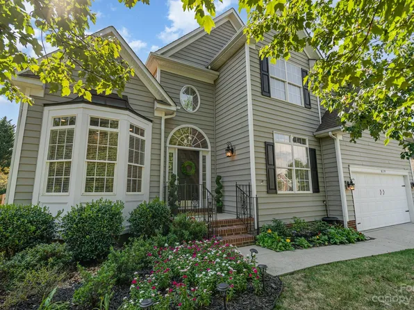 8139 Brookings Dr, Charlotte, NC 28269