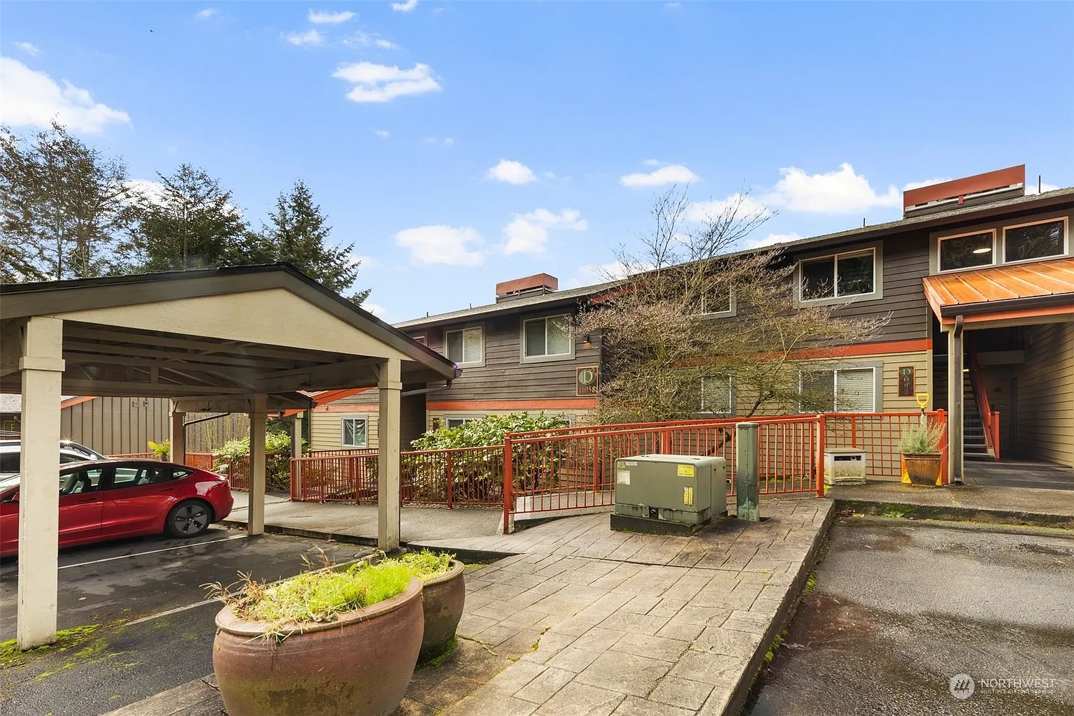 11058 NE 33rd Place #D1 photo 1