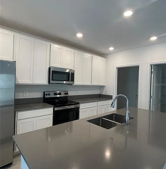 922 Jackson Ave — Photo 3