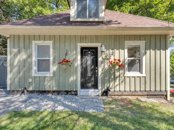 609 Pearson St, Newmarket, ON L3Y 1G4