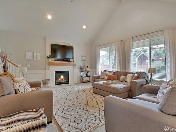 Living room with vaulted ceilings and ceiling fan.