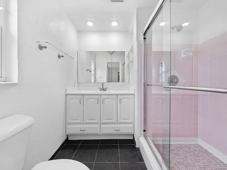 1812 Lady Mary Dr — Photo 32