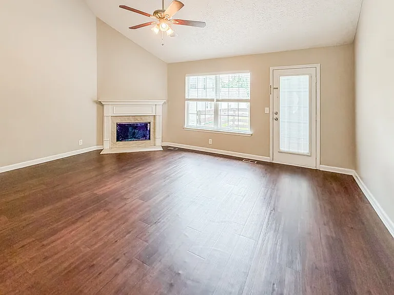 2816 Windcrest Trl — Photo 5
