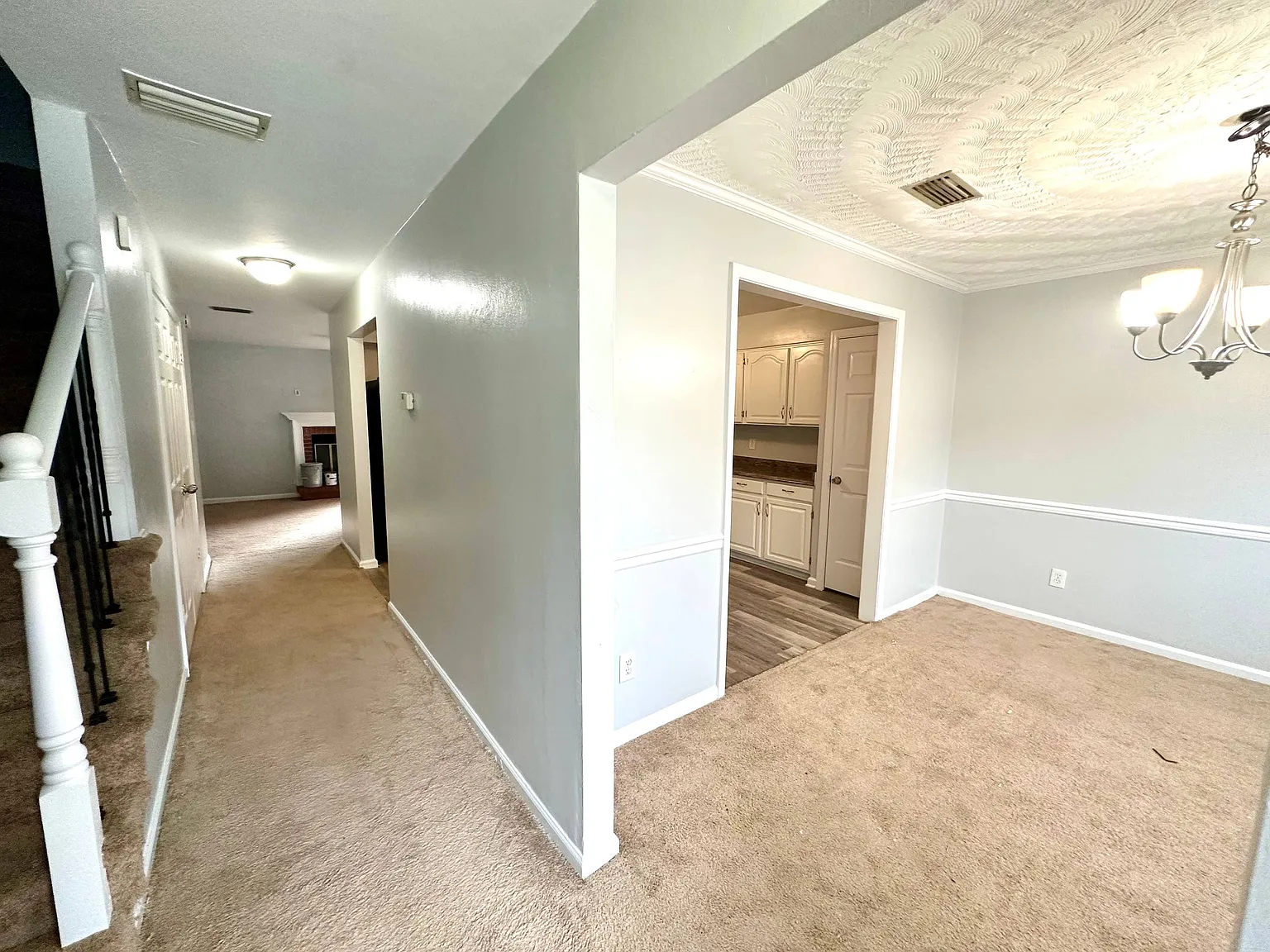 3 bed, 2.5 bath, 1609 sqft, $2,000 — Photo 3