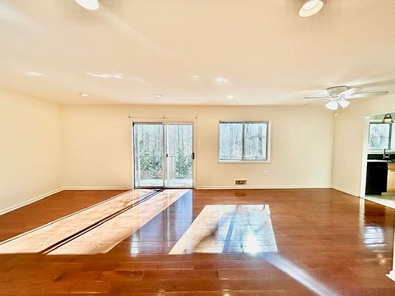 4th image of 10637 Weymouth St APT 202