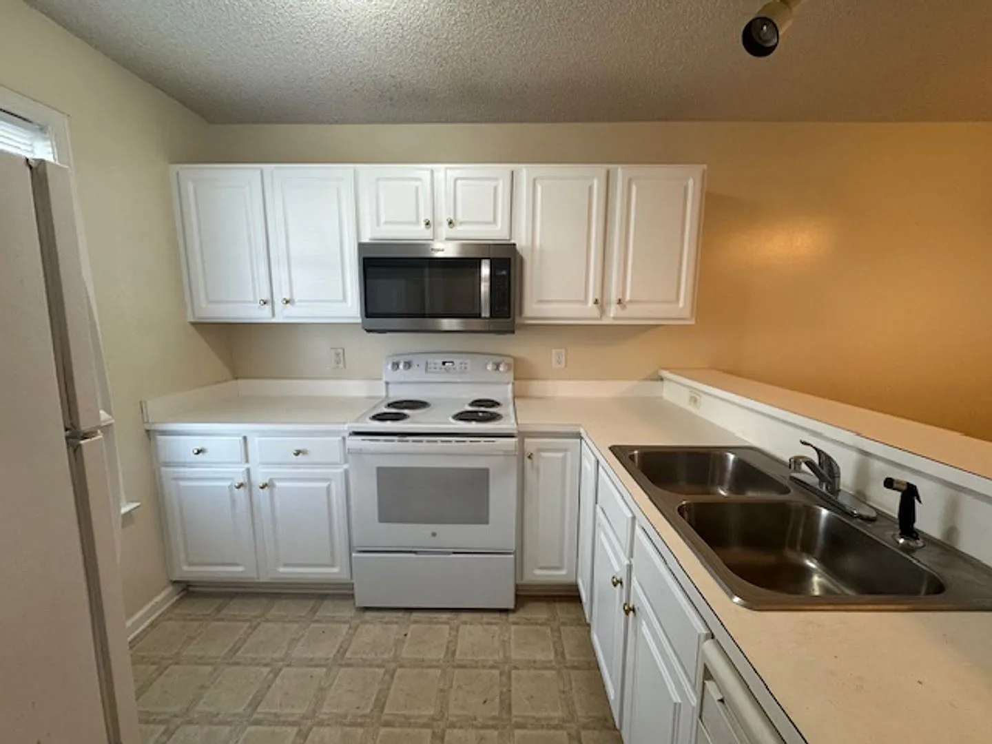 Holton Place - McClelland Dr. — Photo 4