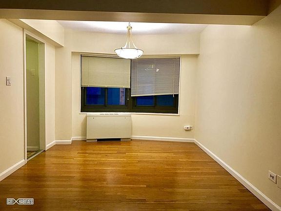 4th image of 11949 Union Tpke APT 6A