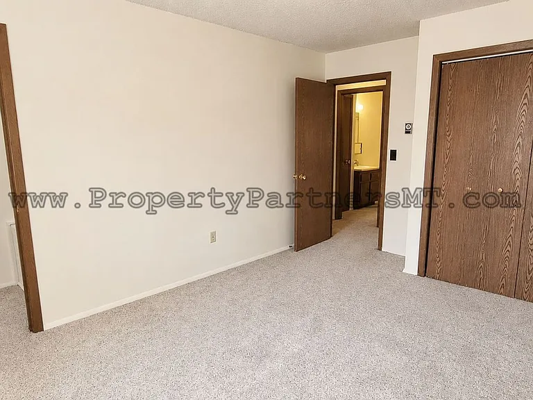209 S 15th Ave — Photo 8