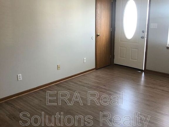 2nd image of 180 W Main St