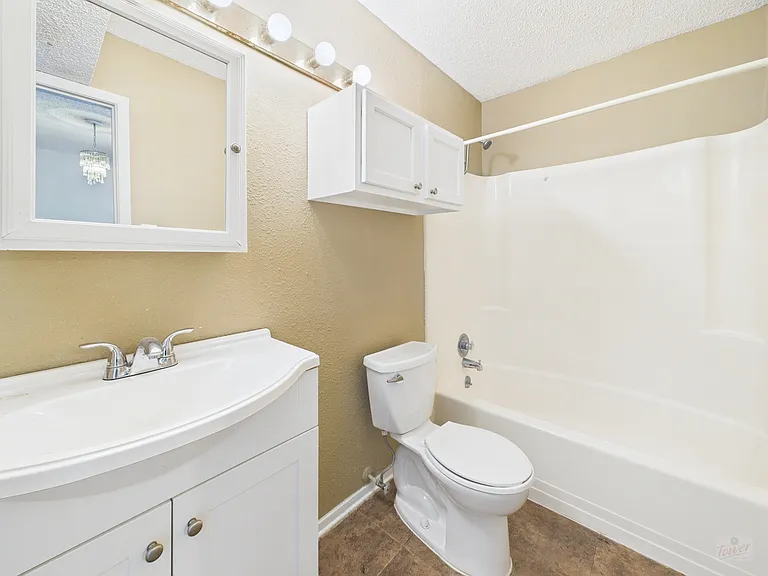 910 Duncan Ln — Photo 16