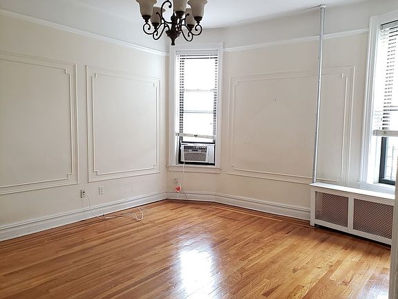 5th image of 429 3rd St APT 2C