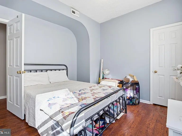 116 W Clement St — Photo 23