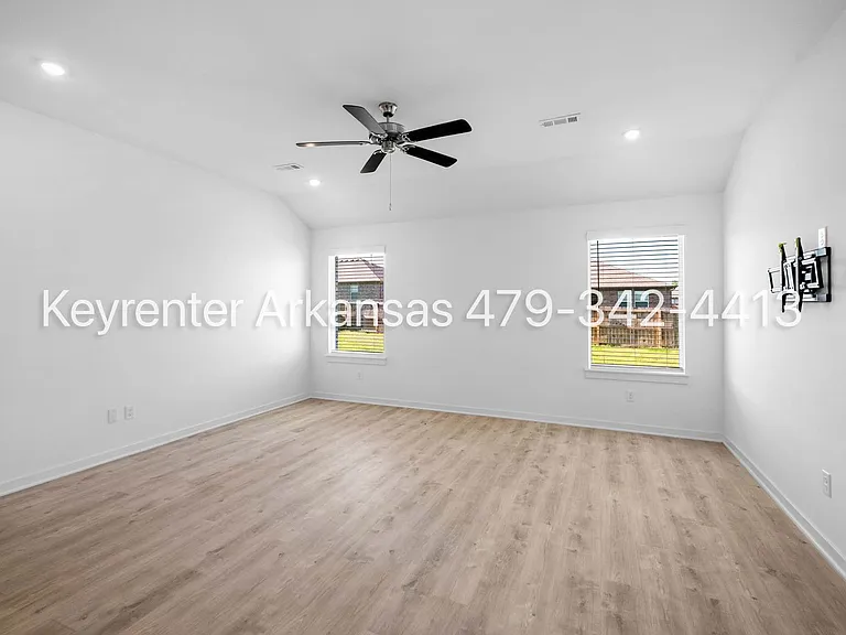 1071 Emerald St — Photo 6