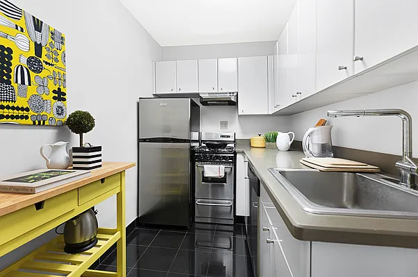 Sold by Compass | media 18