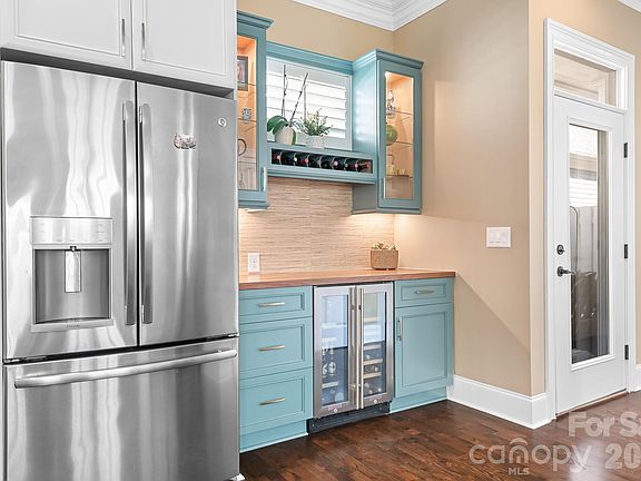 4th image of 1215 Inn Keepers Way