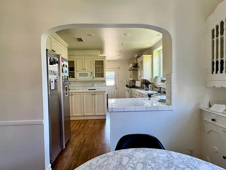 1518 S Genesee Ave — Photo 14