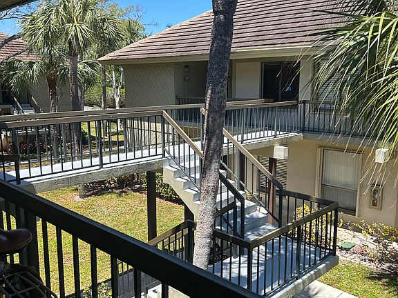 4th image of 159 NW 70th St APT 402
