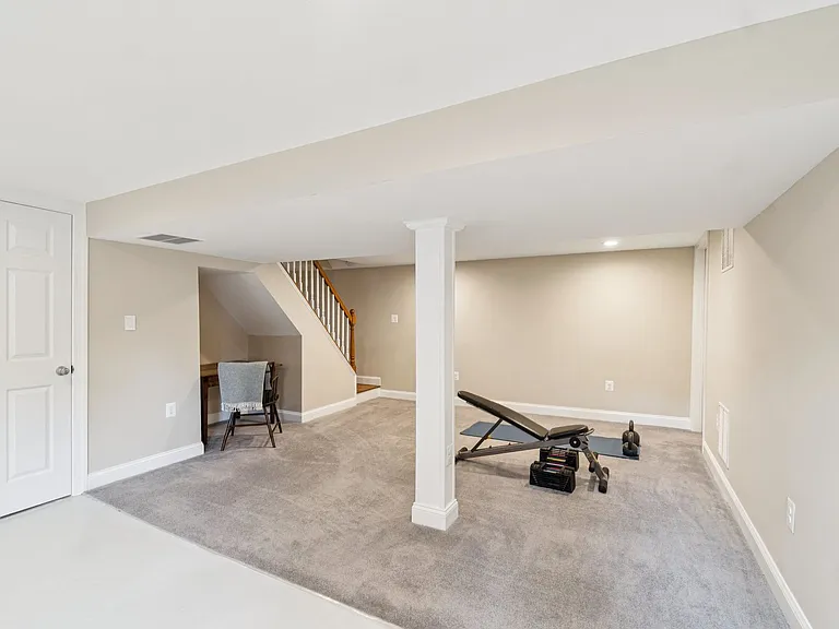 7412 Farnum St — Photo 20