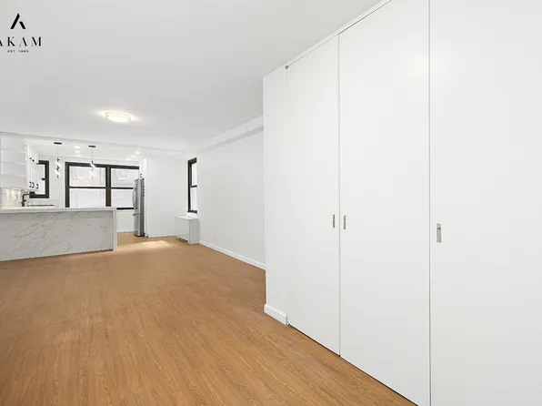 305 East 40th Street image 6 of 14