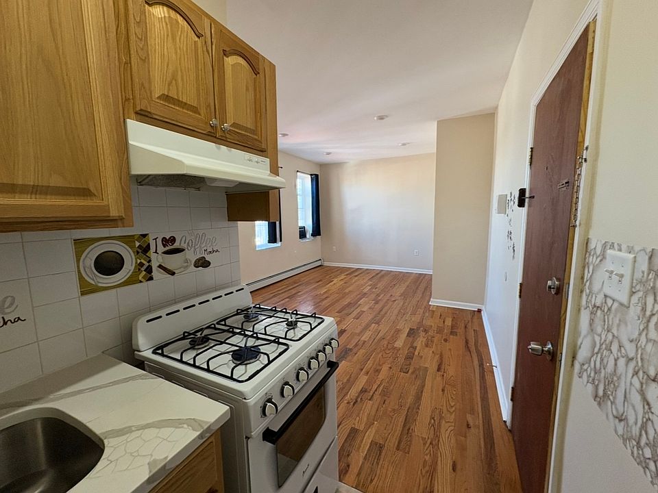 2nd image of 140 Elmora Ave APT 16