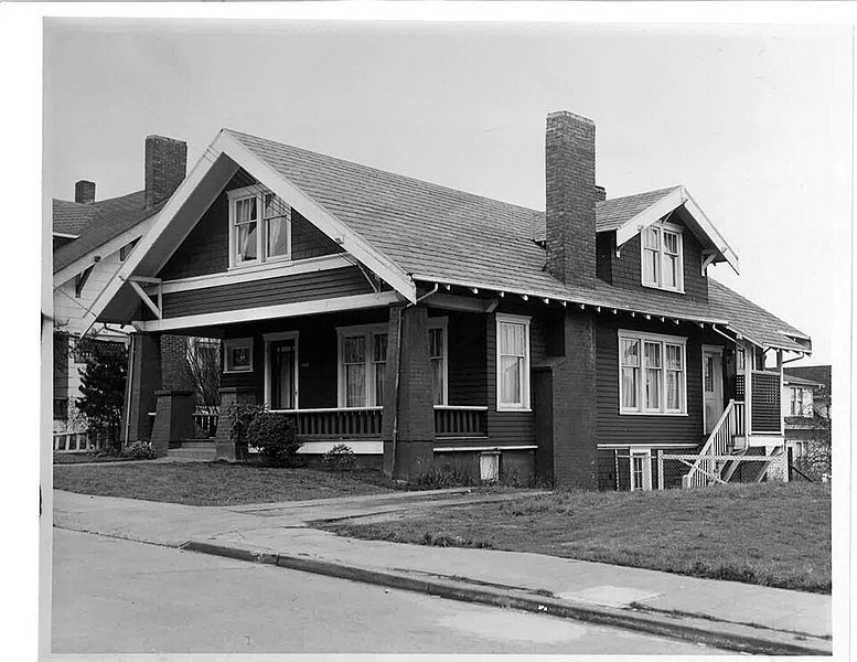 3rd image of 4318 1st Avenue NE