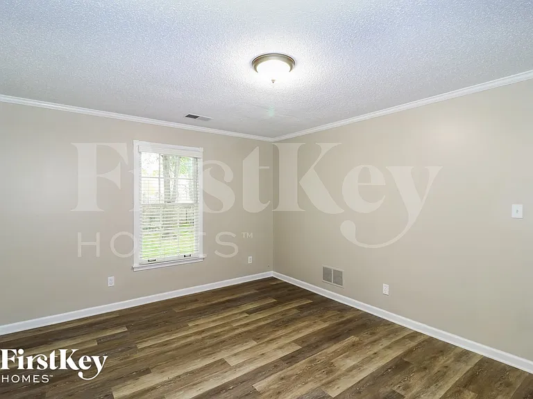 212 E Powell Rd — Photo 13